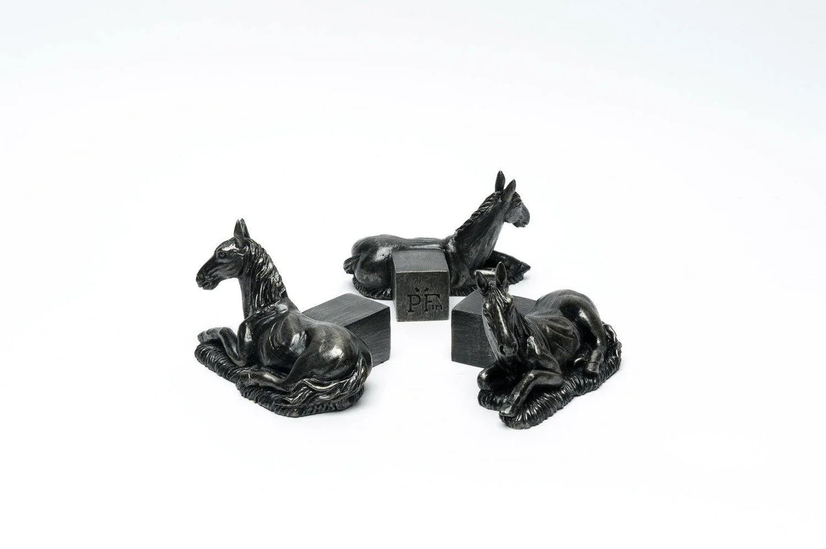 Potty Feet - Horse Laying Planter Accessories Foxyavenue UK
